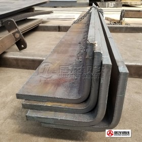 近日由居龙钢铁承制加工的特高压输电铁塔用特大规格角钢顺利交付相关建设单位